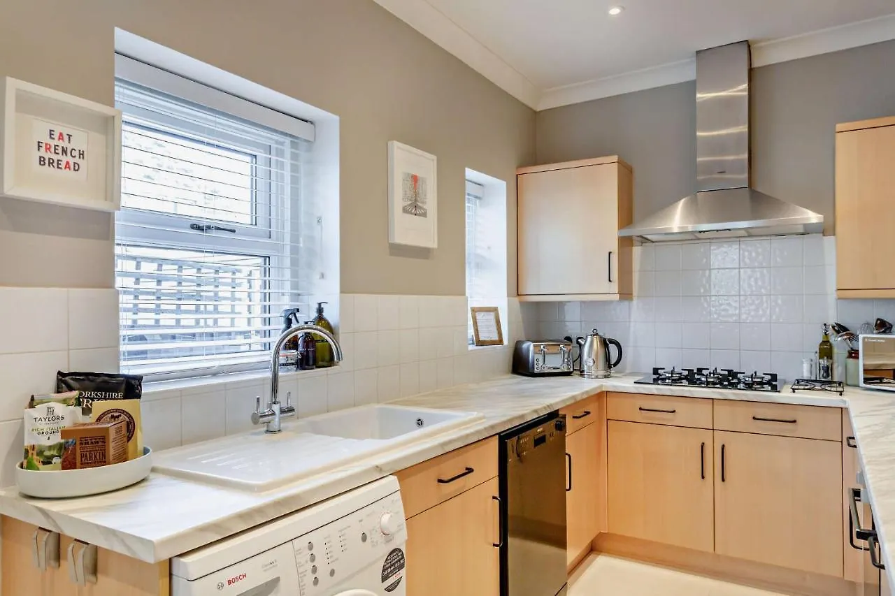 3-Bedroom Home With Free Parking&Flexible Bed Configuration هاروغايت 0*,  المملكة المتحدة